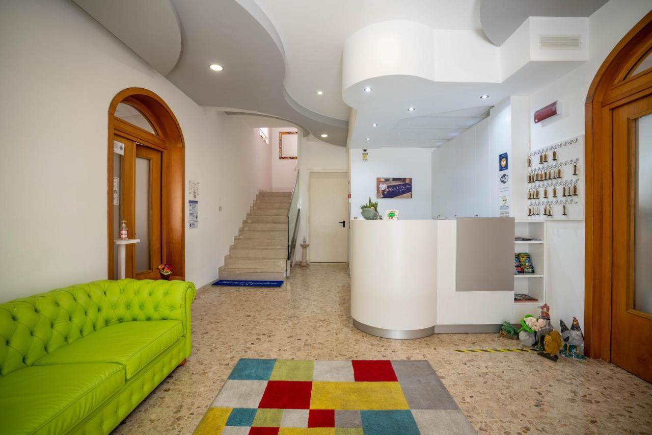 Hotel Eraclea ลิโดดิเยโซโล ภายนอก รูปภาพ