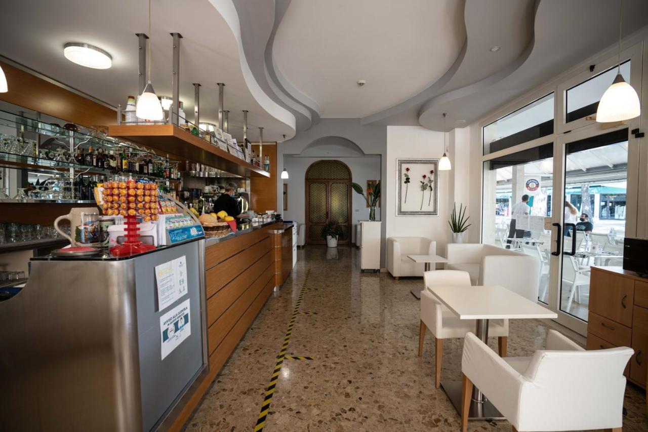 Hotel Eraclea ลิโดดิเยโซโล ภายนอก รูปภาพ