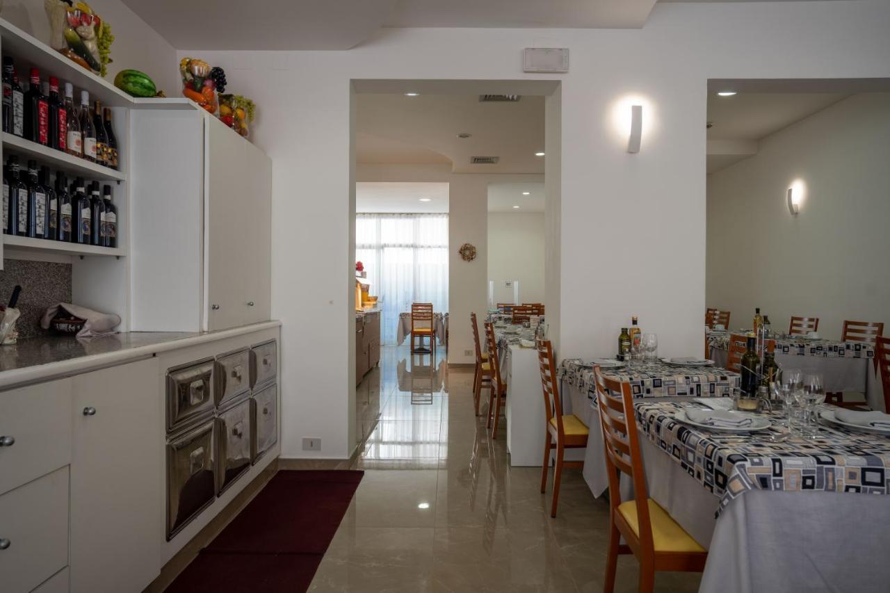 Hotel Eraclea ลิโดดิเยโซโล ภายนอก รูปภาพ