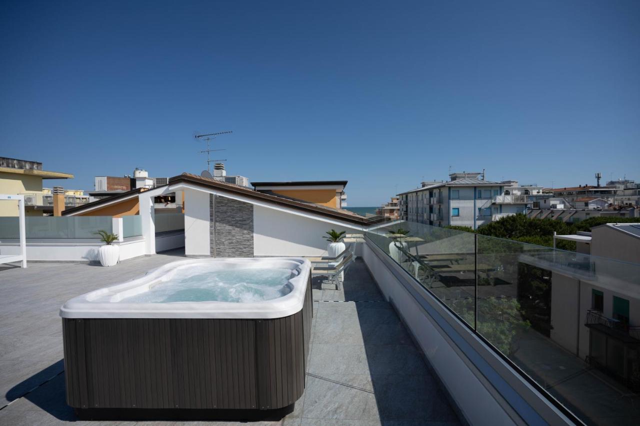 Hotel Eraclea ลิโดดิเยโซโล ภายนอก รูปภาพ