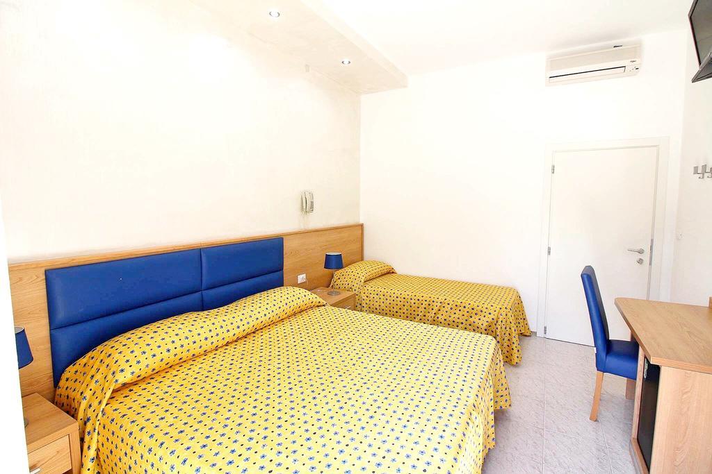 Hotel Eraclea ลิโดดิเยโซโล ภายนอก รูปภาพ