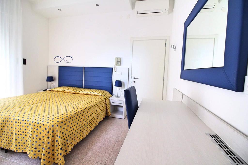 Hotel Eraclea ลิโดดิเยโซโล ภายนอก รูปภาพ