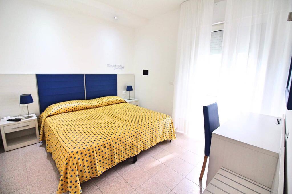 Hotel Eraclea ลิโดดิเยโซโล ภายนอก รูปภาพ