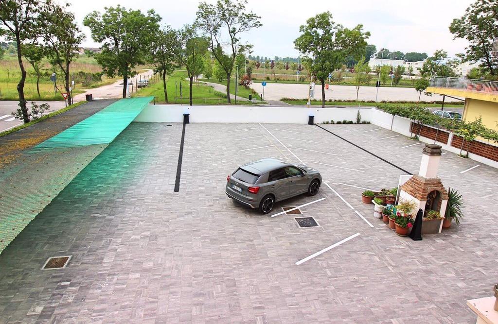 Hotel Eraclea ลิโดดิเยโซโล ภายนอก รูปภาพ
